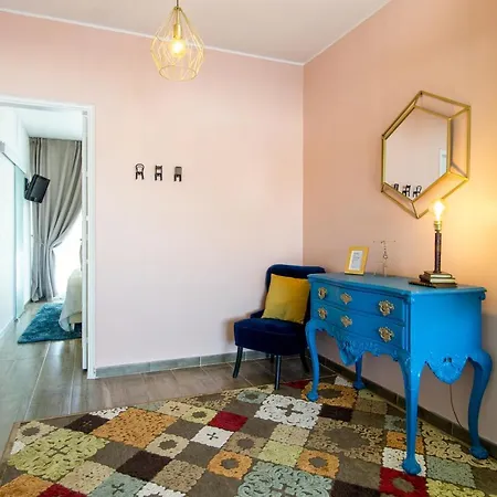 Gaze Out At The City In A Retro-Chic Getaway Lisbon Exterior photo