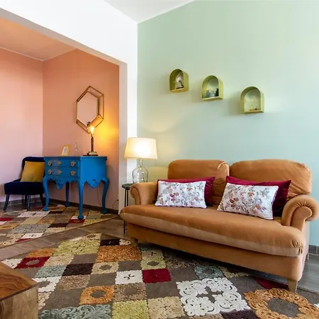 Gaze Out At The City In A Retro-Chic Getaway Lisbon Exterior photo