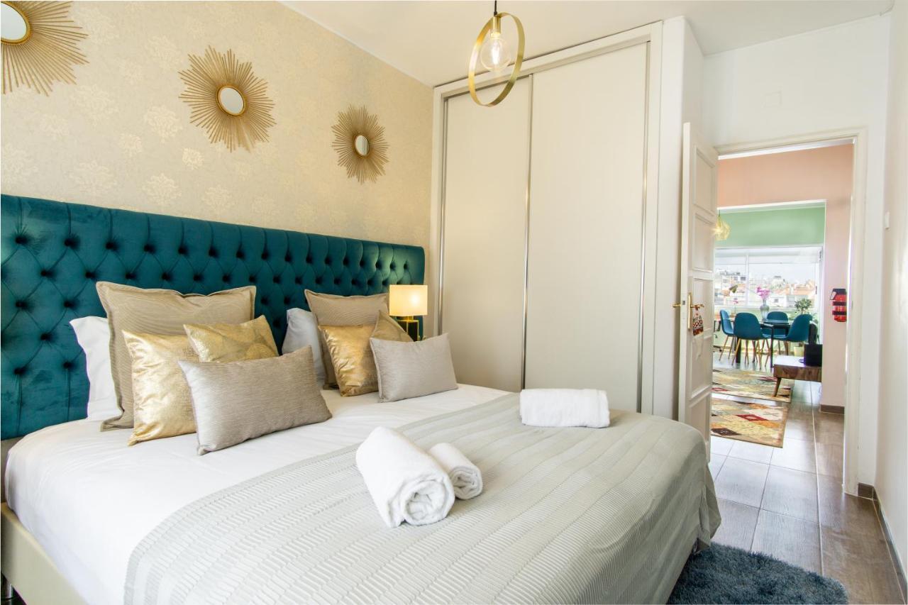 Gaze Out At The In A Retro-chic Getaway *