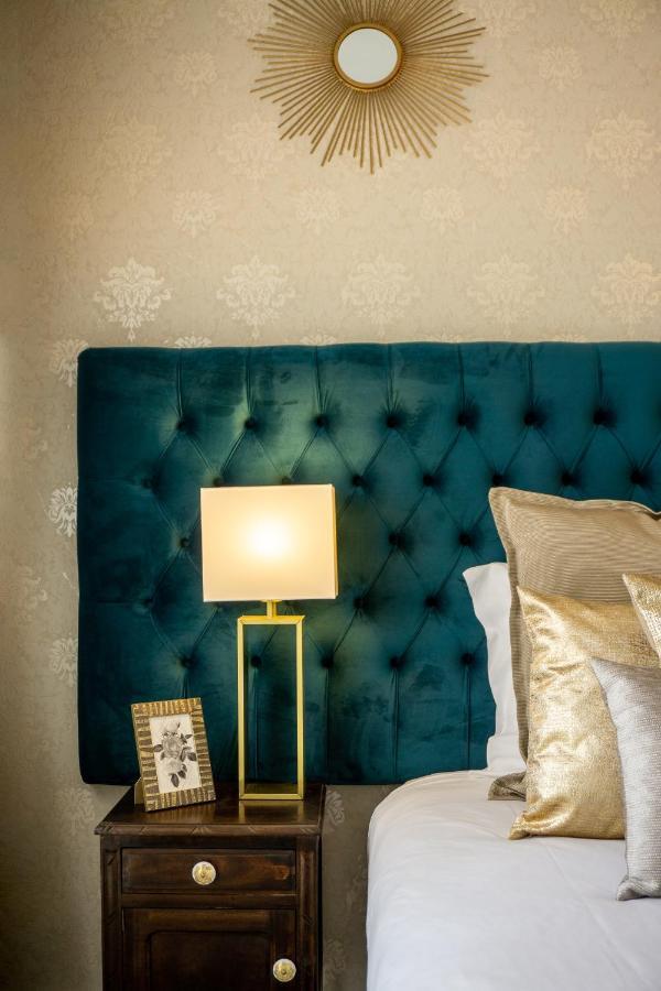Gaze Out At The In A Retro-chic Getaway *
