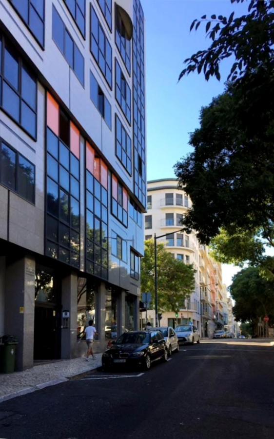 Appartement Gaze Out At The In A Retro-chic Getaway *