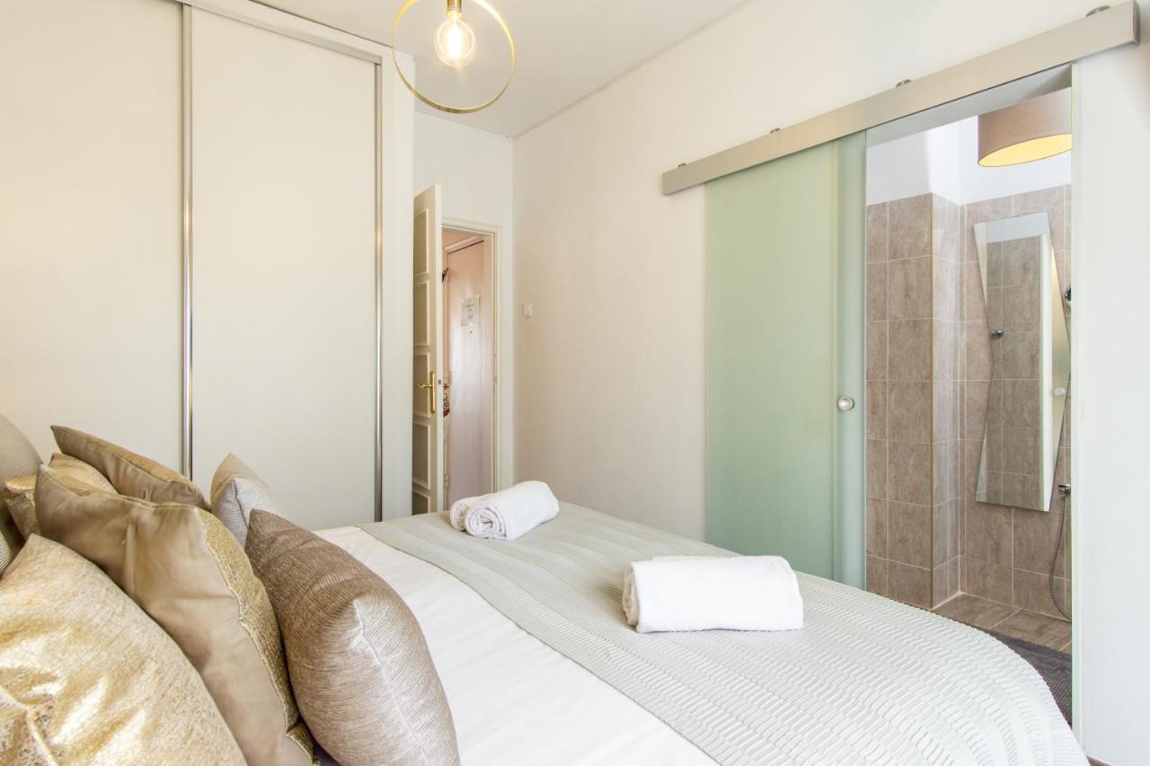Gaze Out At The In A Retro-chic Getaway * Lissabon