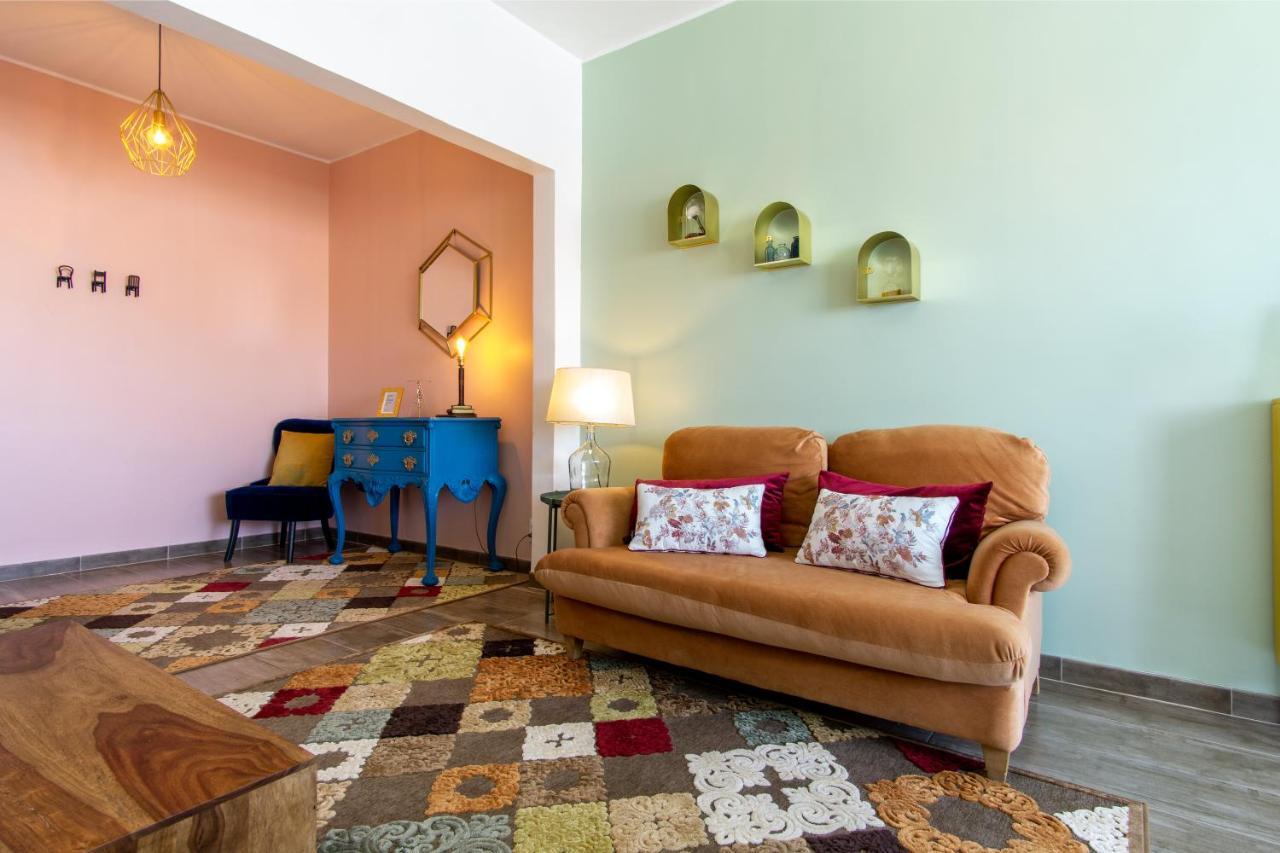 Gaze Out At The In A Retro-chic Getaway Lissabon